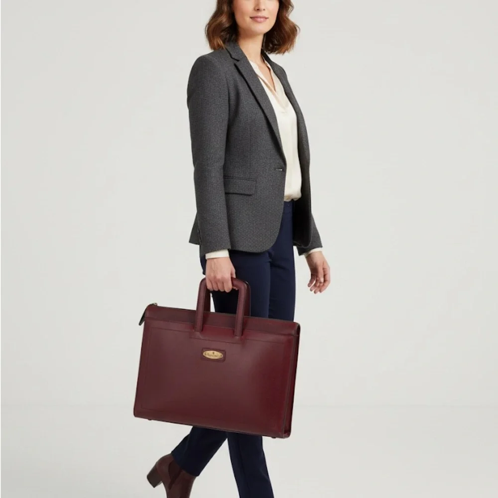 Etienne Aigner Vintage Burgundy Leather Briefcase - Picture 3 of 10